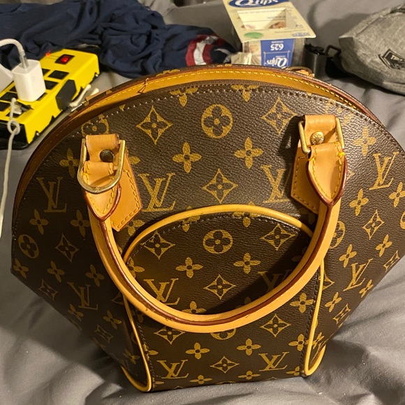 Louis Vuitton Monogram Brown Shoulder Bag - Picture 1 of 6